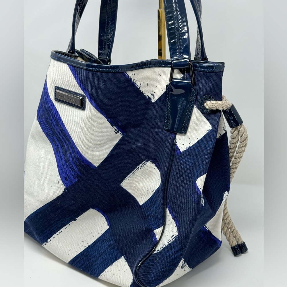 💯 Authentic Burberry Navy brush stroke tote! - Picture 3 of 5